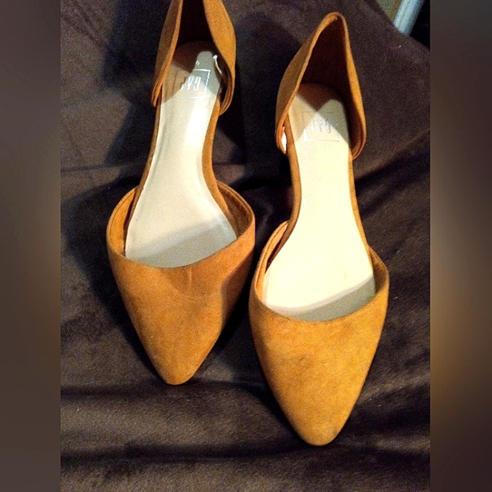 Like New GAP Camel Suede Slip On Pointy Toe D'Orsay Flats Size 9.5